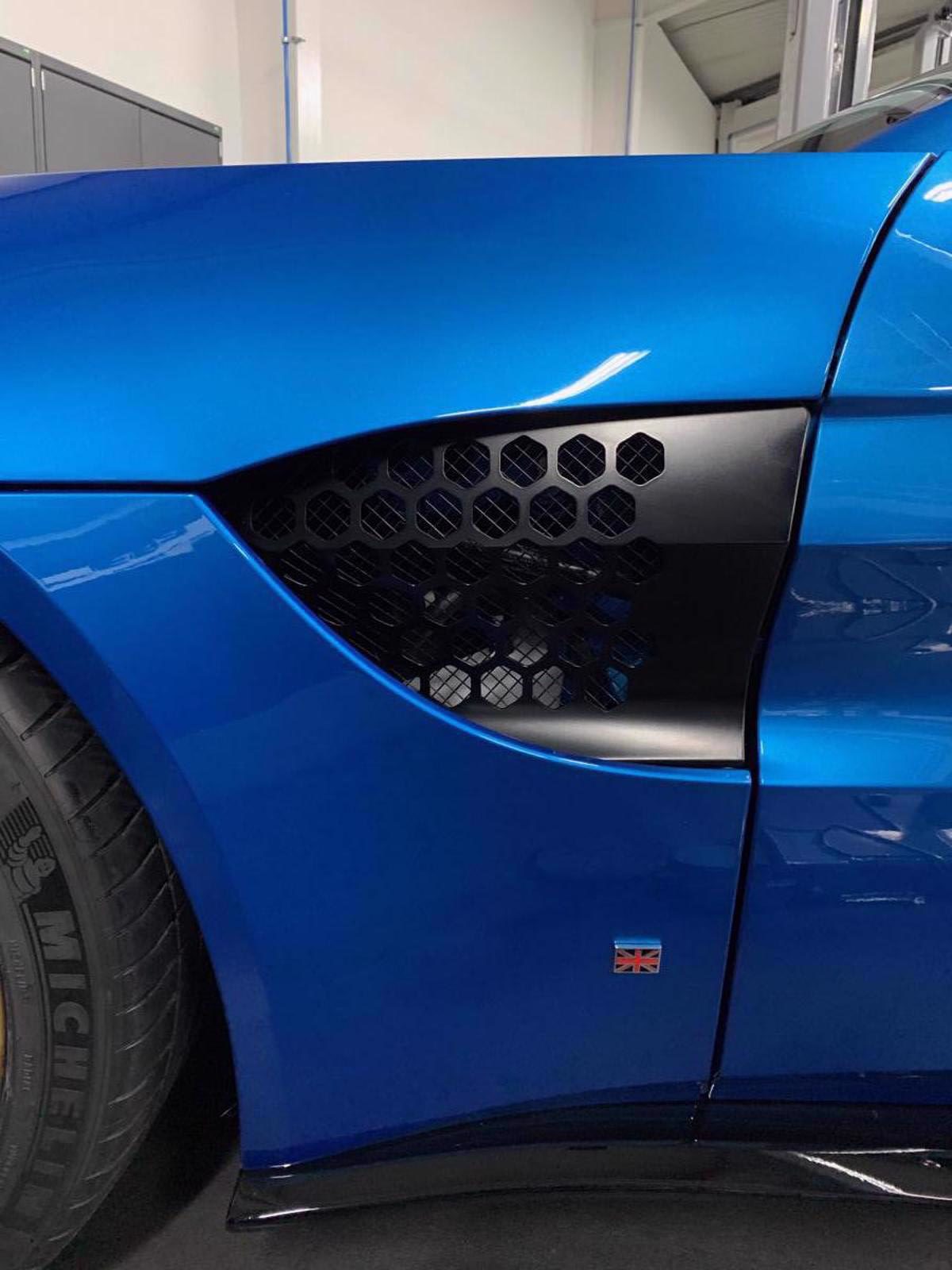 Aston Martin Vantage AMV8 2018-on GT4 Style Side Grill